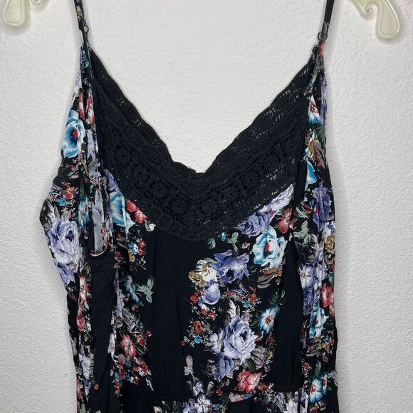 Kaitlyn Cold Shoulder Shorts Romper - Picture 3 of 8